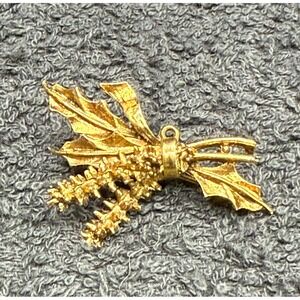 Vintage ART Brooch‎ Bow Holly Gold Tone Holiday Pendant Brooch Signed